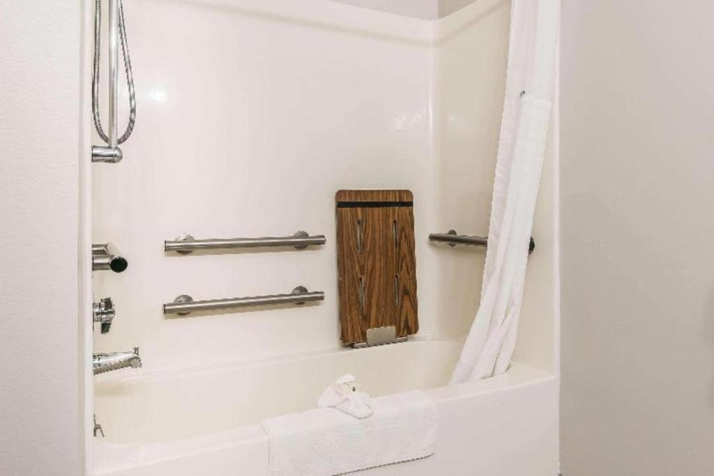 Suburban Studios Mason Hwy 42 מראה חיצוני תמונה