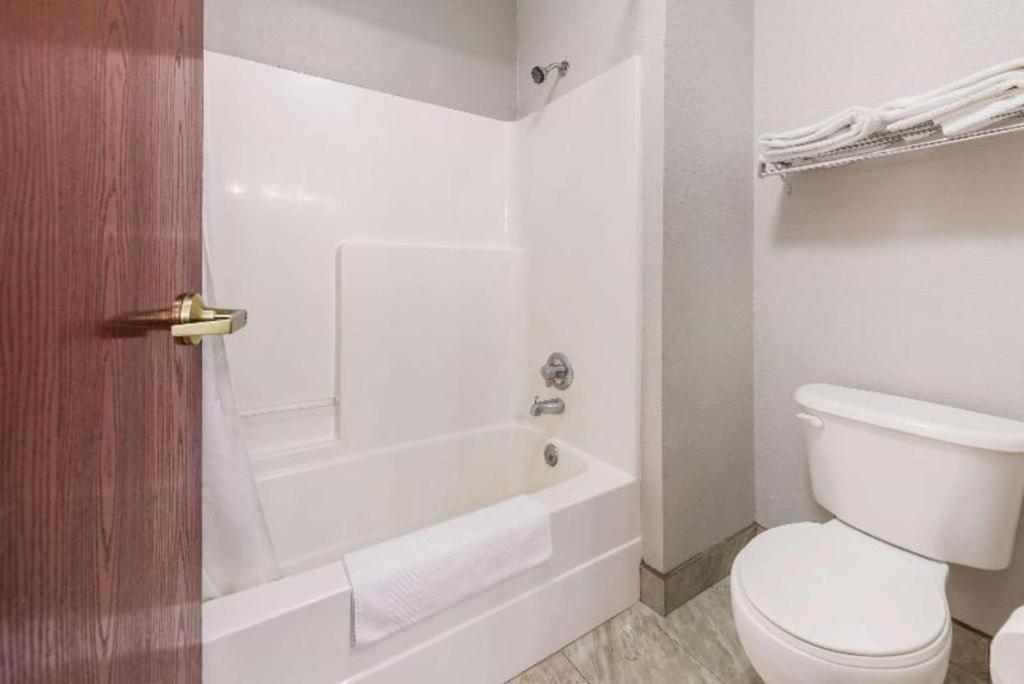 Suburban Studios Mason Hwy 42 מראה חיצוני תמונה