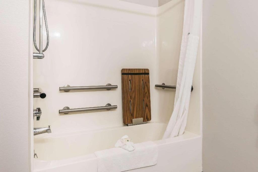 Suburban Studios Mason Hwy 42 מראה חיצוני תמונה