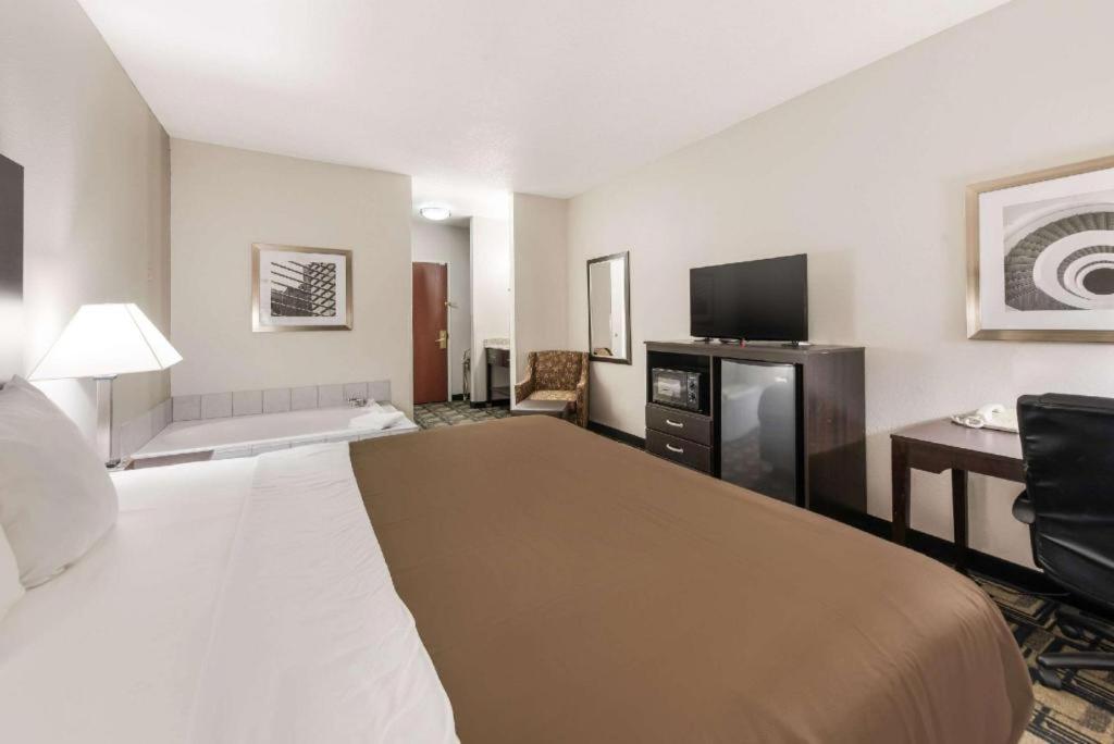 Suburban Studios Mason Hwy 42 מראה חיצוני תמונה