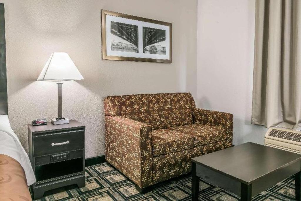 Suburban Studios Mason Hwy 42 מראה חיצוני תמונה