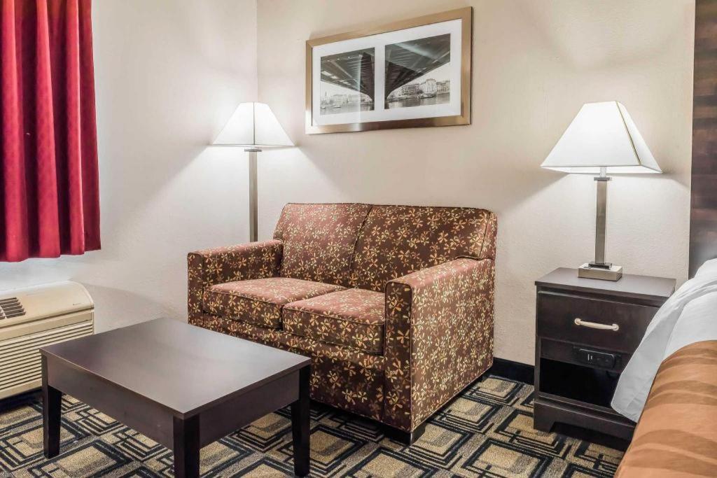 Suburban Studios Mason Hwy 42 מראה חיצוני תמונה