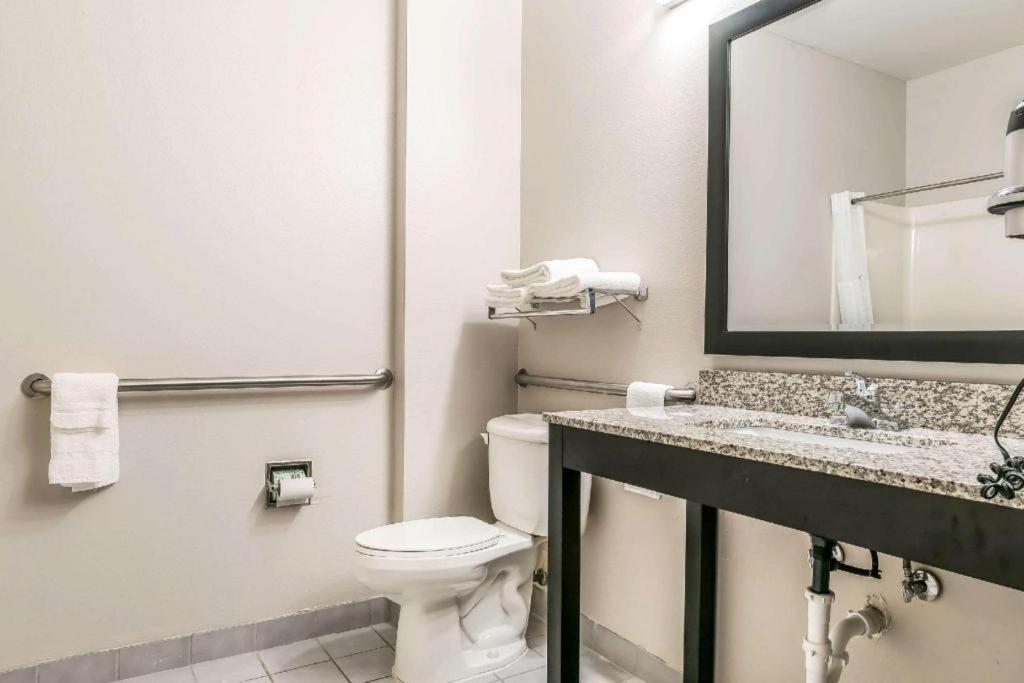 Suburban Studios Mason Hwy 42 מראה חיצוני תמונה