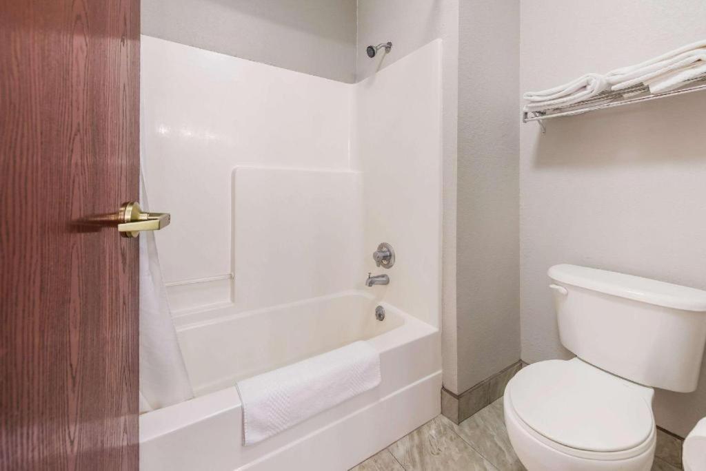 Suburban Studios Mason Hwy 42 מראה חיצוני תמונה