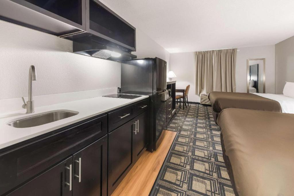 Suburban Studios Mason Hwy 42 מראה חיצוני תמונה